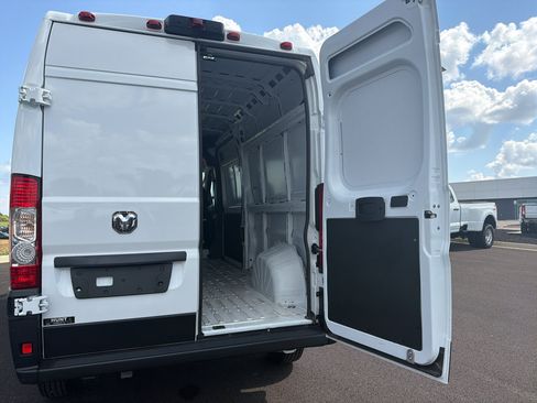 Used 2026 RAM ProMaster 2500 w/ Convenience Group FWD image 23
