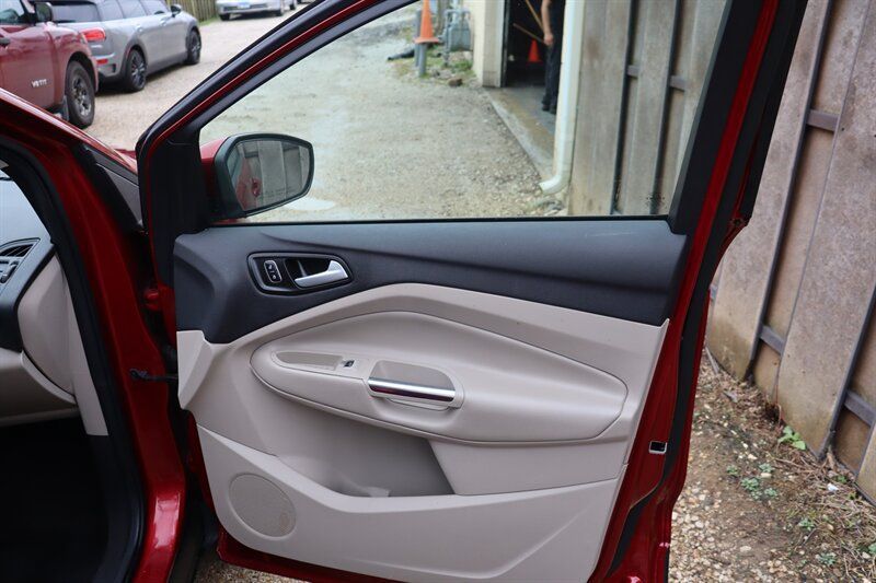Used 2019 Ford Escape SE AWD/4WD image 18