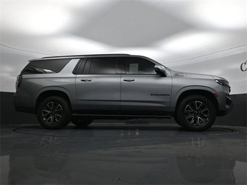 Used 2023 Chevrolet Suburban Z71 w/ Luxury Package image 29
