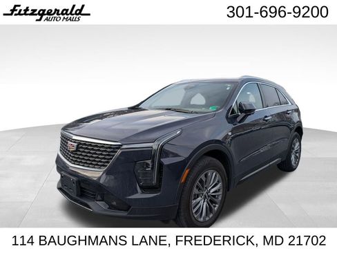 Used 2025 Cadillac XT4 Premium Luxury image 3