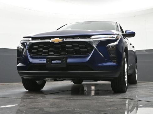 Used 2024 Chevrolet Trax LS w/ LS Convenience Package FWD image 31