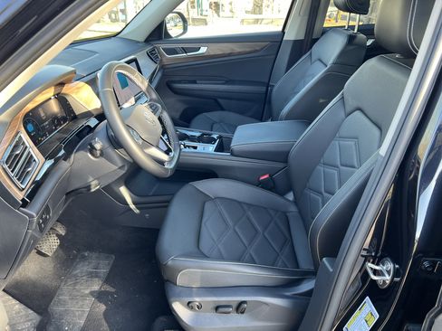 Certified 2025 Volkswagen Atlas SE w/ Panoramic Sunroof Package image 16