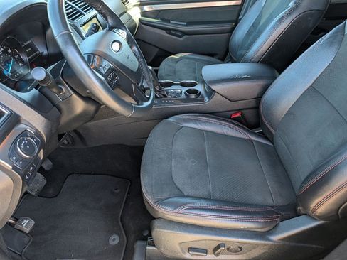 Used 2019 Ford Explorer XLT w/ Equipment Group 202A FWD image 8
