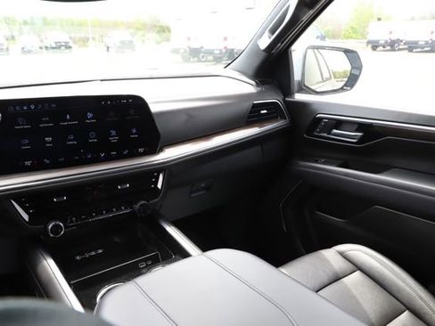 Used 2025 Chevrolet Tahoe LT AWD/4WD image 29