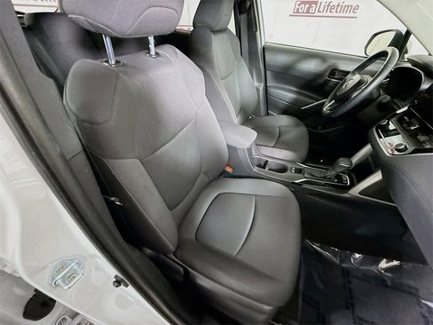 Certified 2023 Toyota Corolla Cross LE image 28