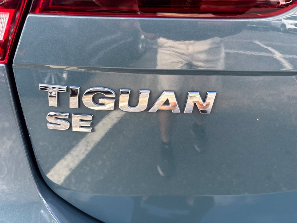 Used 2021 Volkswagen Tiguan SE w/ Panoramic Sunroof Package AWD/4WD image 10