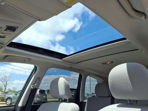 Used 2015 Subaru Forester 2.5i Premium image 3