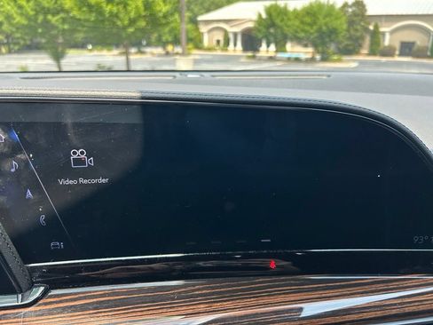 Used 2024 Cadillac Escalade Premium Luxury w/ Performance Package AWD/4WD image 35