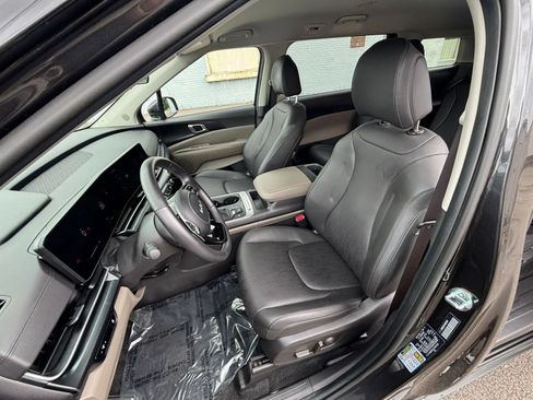 Used 2026 Kia Carnival FWD image 39