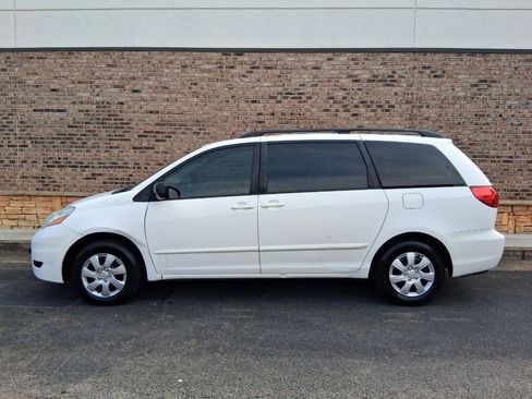 Used 2006 Toyota Sienna CE FWD image 2