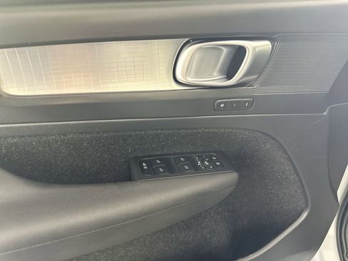 Used 2021 Volvo XC40 T4 Momentum w/ Protection Package Premier image 13