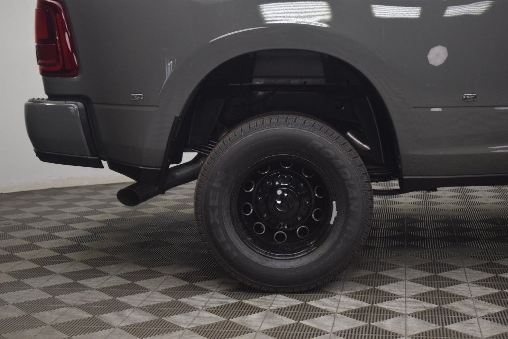 New 2026 RAM 3500 Big Horn AWD/4WD image 8