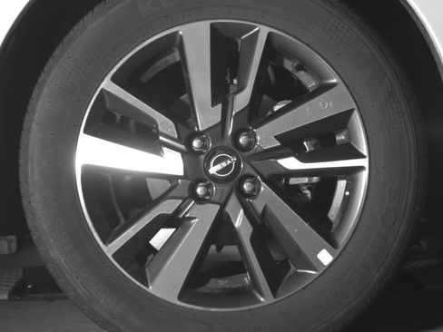 Used 2025 Nissan Versa SV image 13