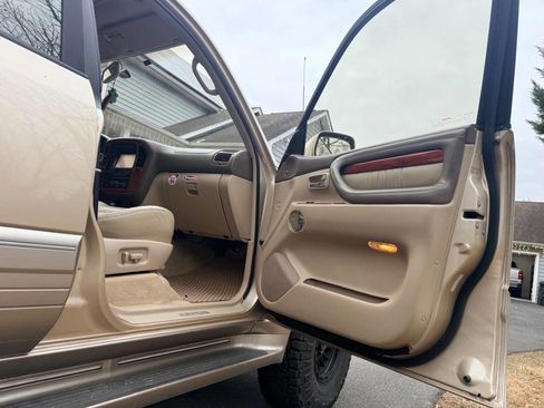 Used 2001 Lexus LX 470 4WD image 30