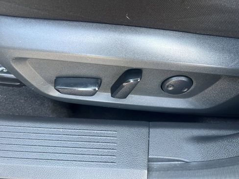 Used 2021 Nissan Rogue SV image 50