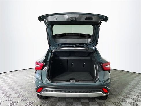 Certified 2025 Chevrolet Trax LT w/ LT Convenience Package image 28