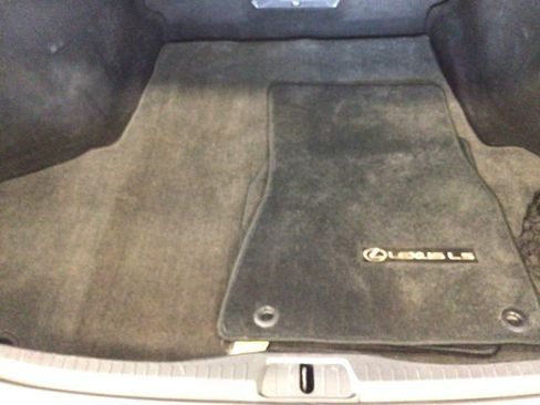 Used 2013 Lexus LS 460 w/ Comfort Pkg RWD image 16