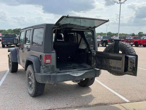 Used 2017 Jeep Wrangler Unlimited Sport w/ Quick Order Package 24S AWD/4WD image 6