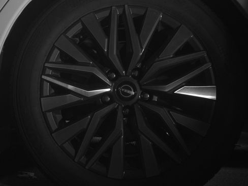 Used 2025 Nissan Altima 2.5 SV image 14