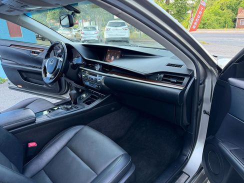 Used 2015 Lexus ES 350 w/ Premium Package FWD image 25