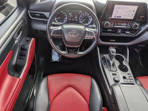 Used 2023 Toyota Highlander XSE image 12