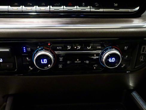 Used 2022 GMC Sierra 1500 SLT w/ SLT Premium Plus Package AWD/4WD image 30