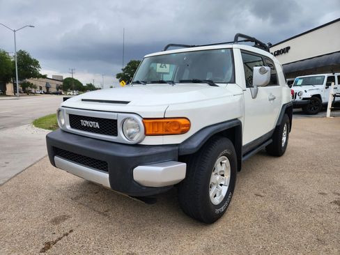 Used 2011 Toyota FJ Cruiser 2WD w/ TRD Sport Pkg image 2