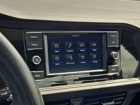 Used 2024 Volkswagen Jetta SE FWD image 18