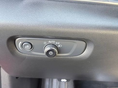 Used 2023 Chevrolet Traverse RS FWD image 26