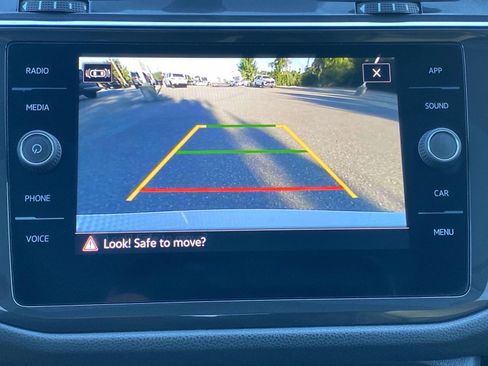 Used 2021 Volkswagen Tiguan SE R-Line image 27