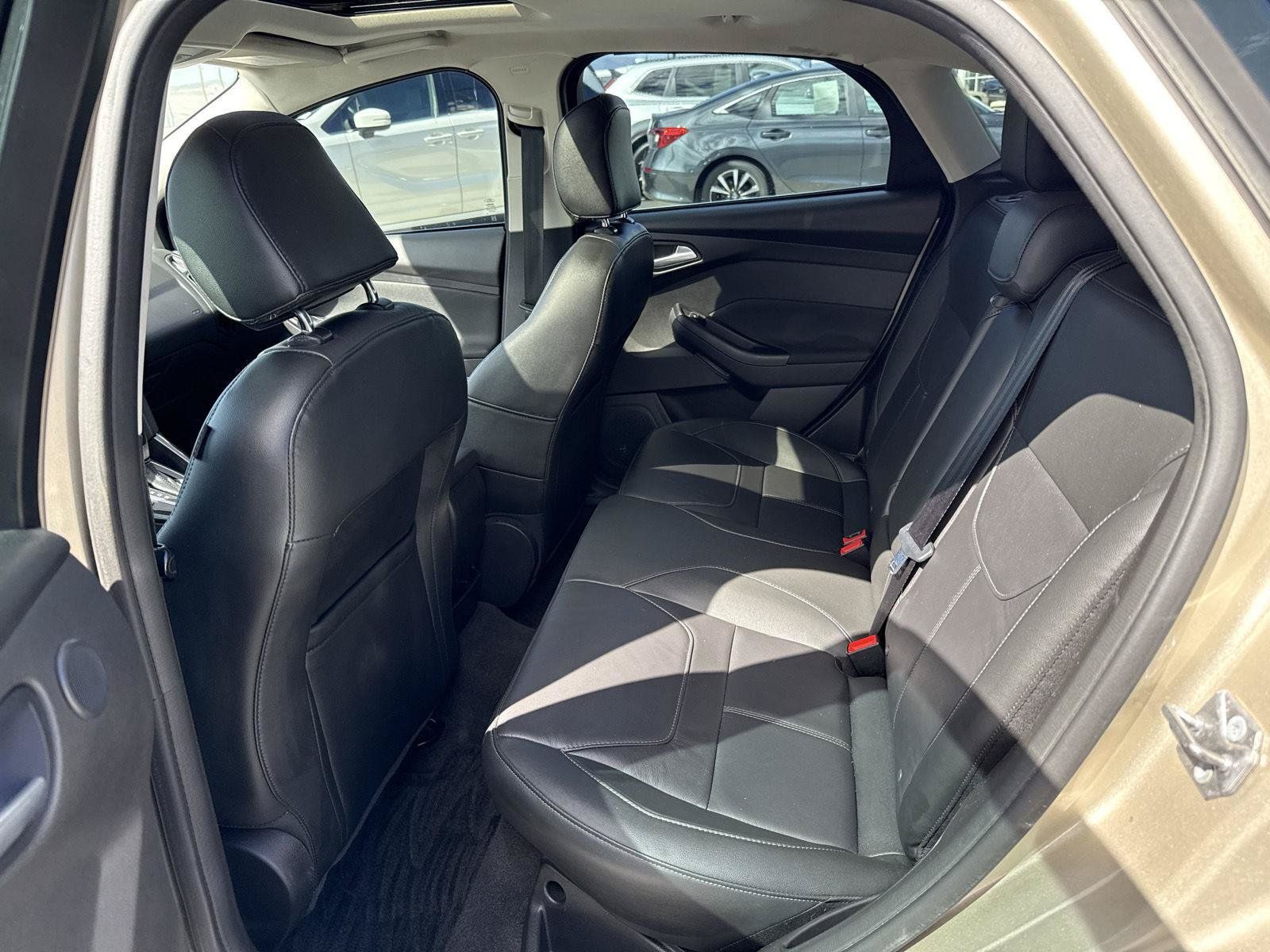 Used 2018 Ford Focus Titanium w/ Titanium Technology Package FWD image 15