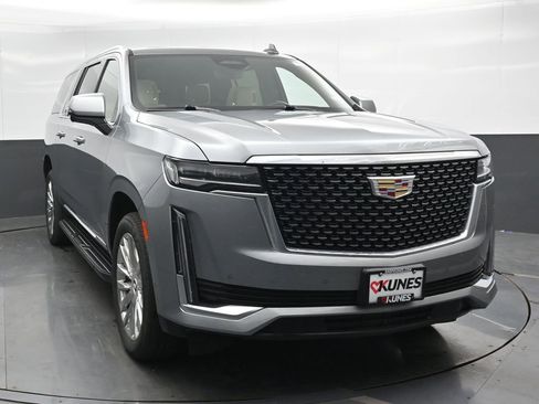 Used 2023 Cadillac Escalade ESV Premium Luxury image 6