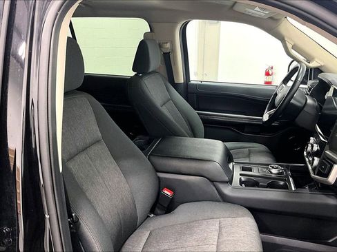 Used 2024 Ford Expedition XLT RWD image 7