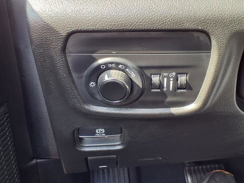 Used 2023 Jeep Grand Cherokee L Laredo image 10