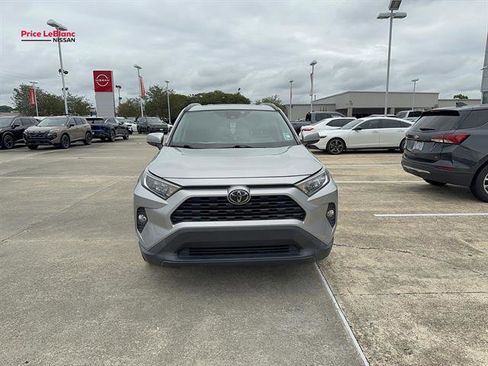 Used 2020 Toyota RAV4 XLE w/ Convenience Package FWD image 2
