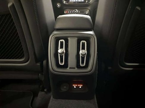 Used 2025 Volvo XC40 B5 Plus AWD/4WD image 70