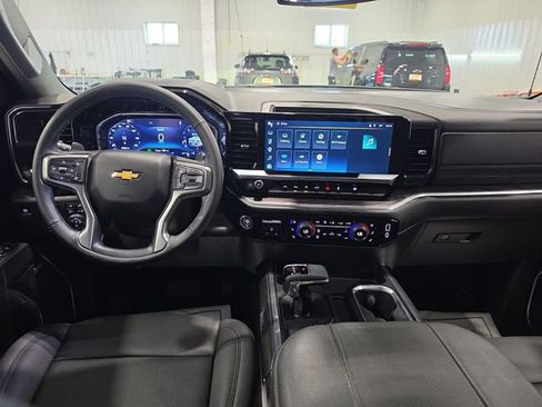 Used 2025 Chevrolet Silverado 1500 LTZ w/ LTZ Convenience Package II AWD/4WD image 9