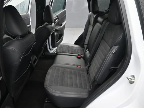 Used 2023 Mitsubishi Outlander SE AWD/4WD image 14