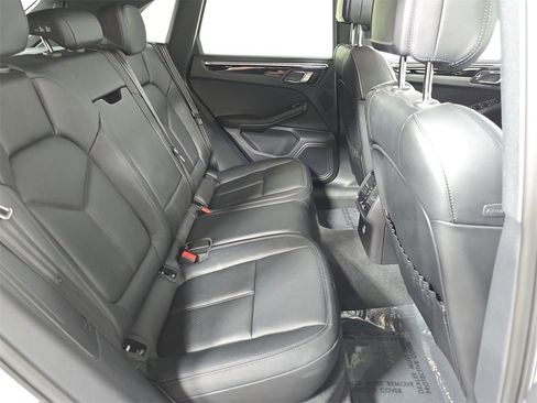 Used 2025 Porsche Macan image 26