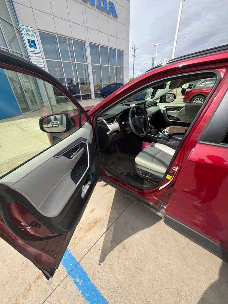 Used 2021 Toyota RAV4 XLE Premium AWD/4WD image 11