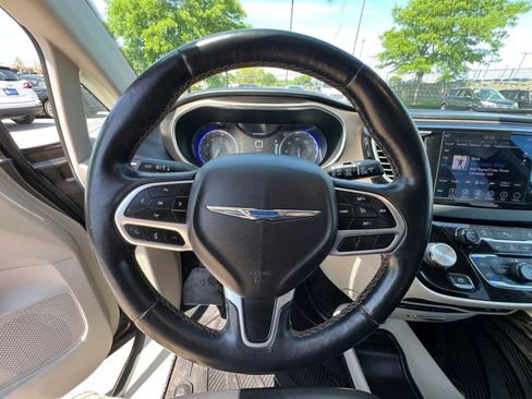 Used 2018 Chrysler Pacifica Touring-L Plus FWD image 44