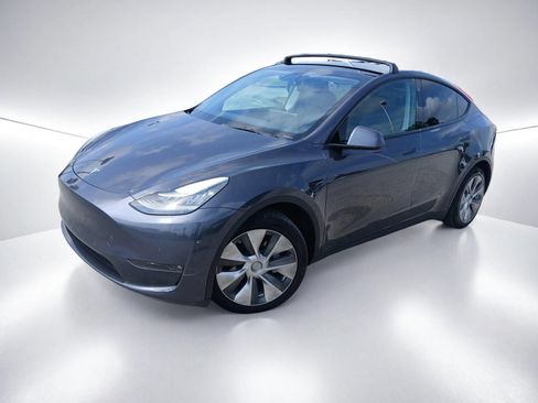 Used 2021 Tesla Model Y Long Range AWD/4WD image 2