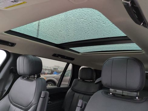 New 2026 Land Rover Range Rover Long Wheelbase SE image 19