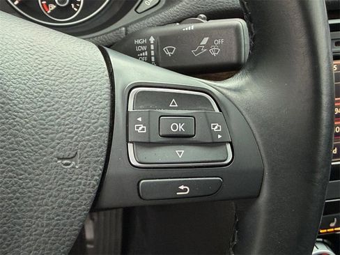 Used 2015 Volkswagen Passat 1.8T SEL Premium image 17