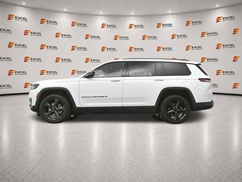 Used 2023 Jeep Grand Cherokee L Laredo AWD/4WD image 39