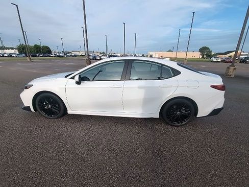 Used 2025 Toyota Camry SE FWD image 7