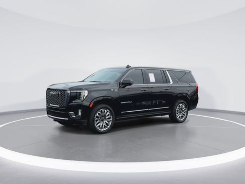Used 2024 GMC Yukon XL Denali Ultimate AWD/4WD image 4
