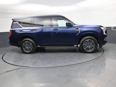 Used 2025 Nissan Armada SL AWD/4WD image 4