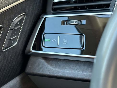 Used 2019 Audi Q8 Prestige w/ Luxury Package image 33