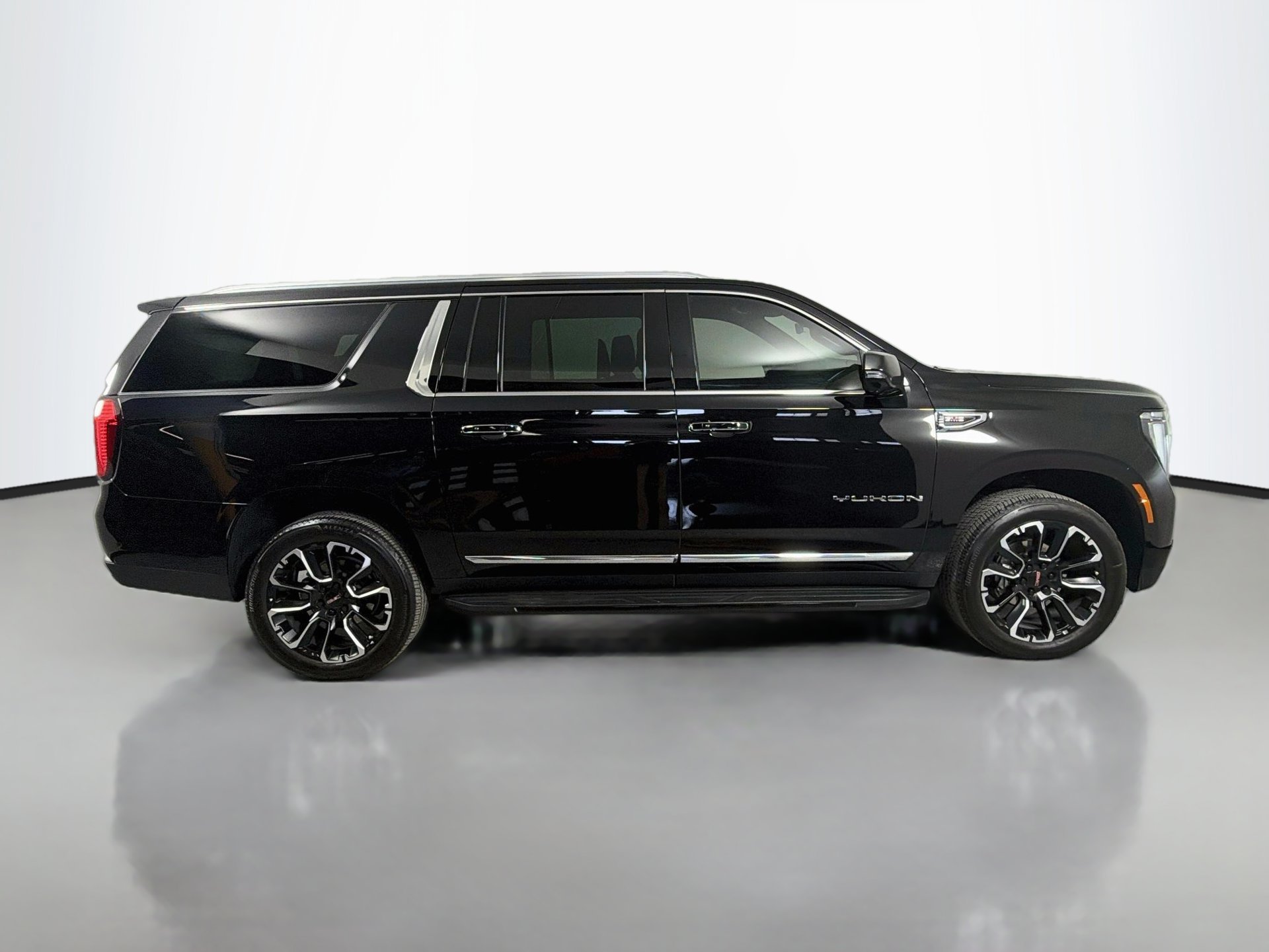 Used 2026 GMC Yukon XL Elevation w/ Elevation Premium Package AWD/4WD image 5